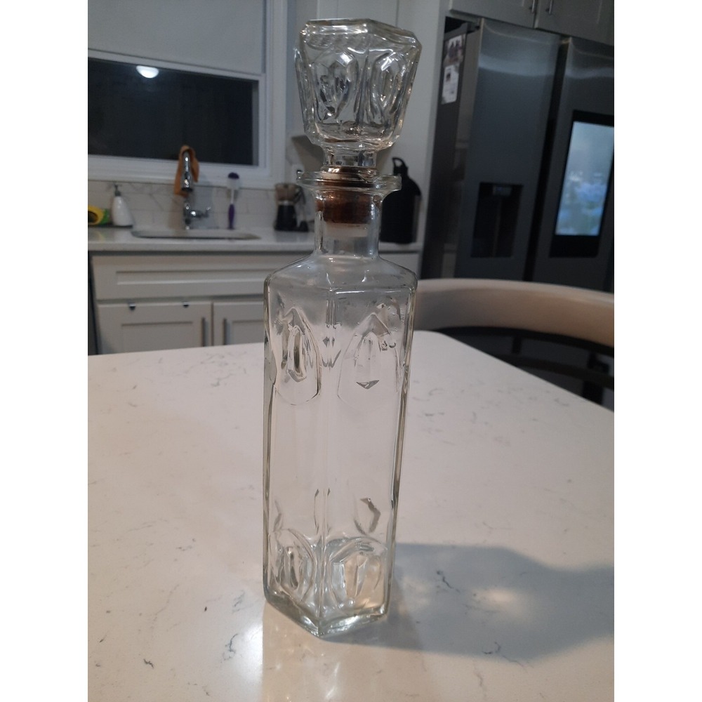 Glass Decanter With Stopper